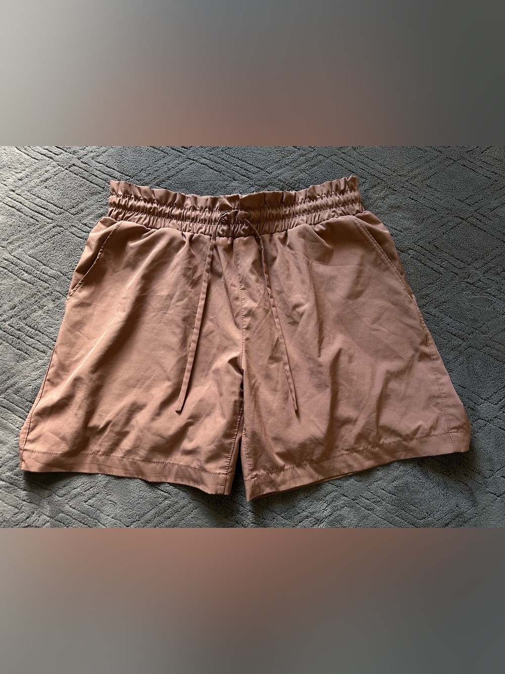 Women’s Mocha Mousse Performance Luxury Drawstring Elastic Waist Shorts Size S
